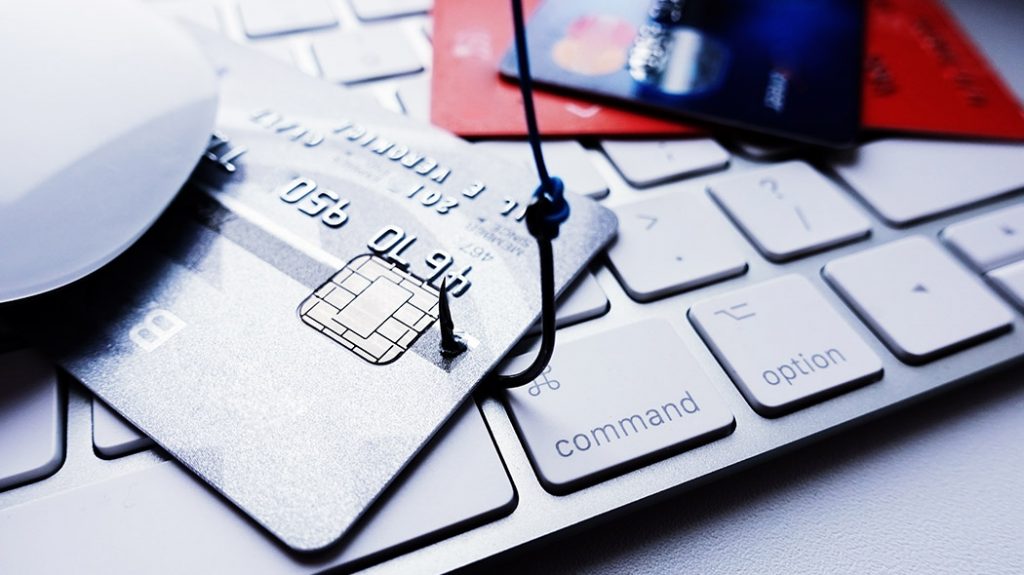 Betrügerische Menschen erbeuten mit Datendiebstahl per Phishing jedes Jahr Millionen Euro. Wir nennen die Tricks sowie Schutzmaßnahmen und geben Tipps zur Prävention.