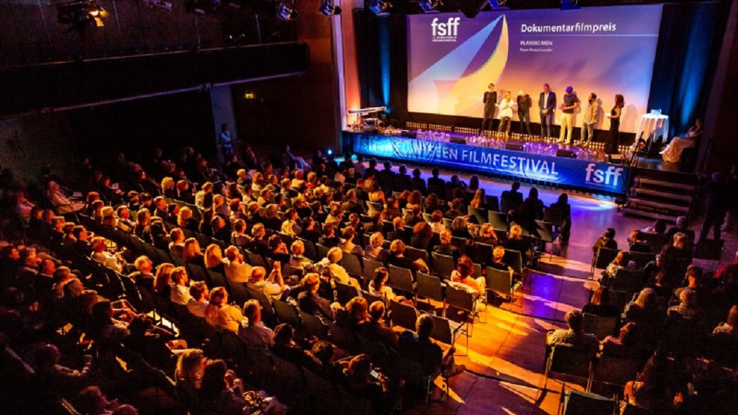 Vom Kurzfilm- bis zum Dokumentarfilmpreis: Auch das Jubiläumsfestival 2026 wird wieder viele interessante Filmproduktionen ins Fünfseenland bringen (Copyright: Pavel Broz)