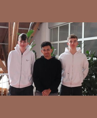 Team Datenklauer123 (Niklas, Joshua und Florian) vom Gymnasium Kirchheim erreichten den 3. Platz in der Gesamtwertung der Kreissparkasse Team Datenklauer123 (Niklas, Joshua und Florian) vom Gymnasium Kirchheim erreichten den 3. Platz in der Gesamtwertung der Kreissparkasse