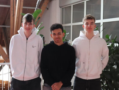 Team Datenklauer123 (Niklas, Joshua und Florian) vom Gymnasium Kirchheim erreichten den 3. Platz in der Gesamtwertung der Kreissparkasse Team Datenklauer123 (Niklas, Joshua und Florian) vom Gymnasium Kirchheim erreichten den 3. Platz in der Gesamtwertung der Kreissparkasse