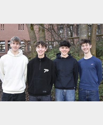 Team moneyM4kerz (Anton, Simon, Vitus, Kilian) vom Franz-Marc-Gymnasium Markt Schwaben erreichten den 1. Platz in der Gesamtwertung der Kreissparkasse und den 3. Platz in der Bayernwertung Team moneyM4kerz (Anton, Simon, Vitus, Kilian) vom Franz-Marc-Gymnasium Markt Schwaben erreichten den 1. Platz in der Gesamtwertung der Kreissparkasse und den 3. Platz in der Bayernwertung