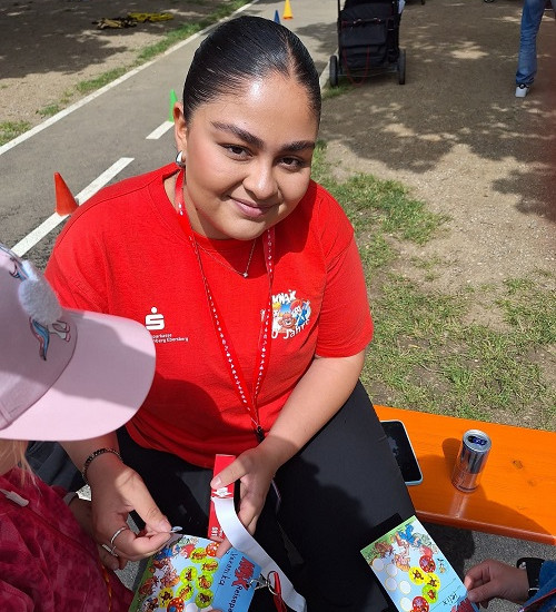 Von der Schminkstation bis zum Geschicklichkeitsparcours – für jedes Interesse war beim Knax-Kinderfest etwas geboten Von der Schminkstation bis zum Geschicklichkeitsparcours – für jedes Interesse war beim Knax-Kinderfest etwas geboten